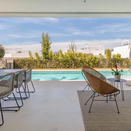 Luxury Golden Mile - 5 Bed & Open Sea View Apartment *