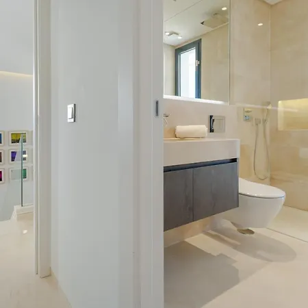 Luxury Golden Mile - 5 Bed & Open Sea View Apartment *