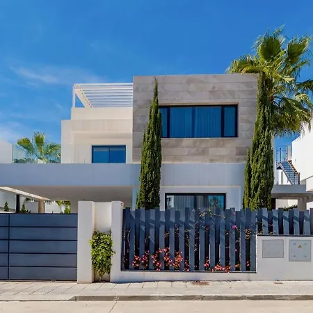 Apartment Luxury Golden Mile - 5 Bed & Open Sea View *