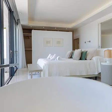 Luxury Golden Mile - 5 Bed & Open Sea View Apartment