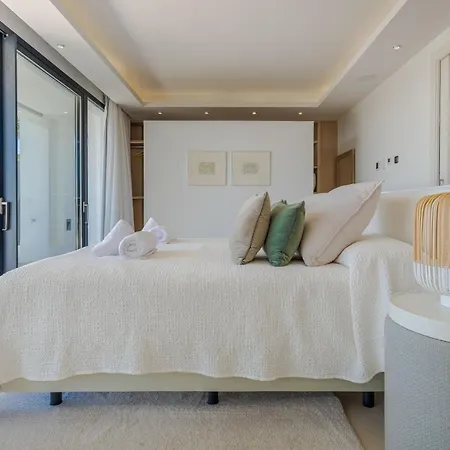 Luxury Golden Mile - 5 Bed & Open Sea View Marbella