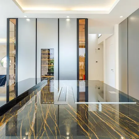 Luxury Golden Mile - 5 Bed & Open Sea View *