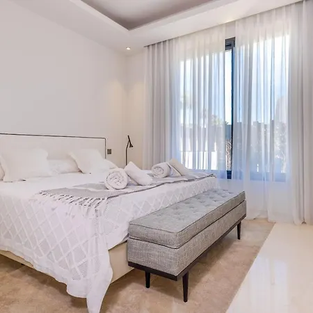 Luxury Golden Mile - 5 Bed & Open Sea View