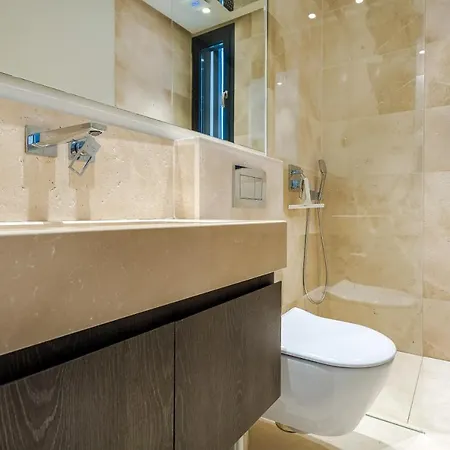 Luxury Golden Mile - 5 Bed & Open Sea View Apartment *